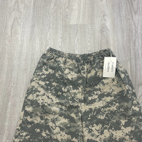 VINTAGE 90s Digital Camo Camoflauge Elastic Waist Shorts Size Small S Women's - Picture 2 of 6